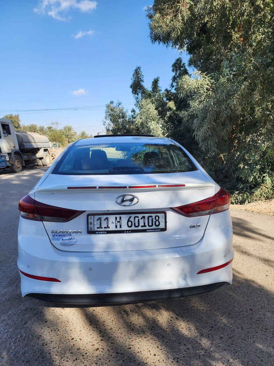 #السلام عليكم
يرهم مراوس
 النترا خليجي موديل 2017
 ايراني 
فول مواصفات واحد على واحد بصمه 
بصمه ابواب رادار نقطه عمياء 
السيارة فتحه 
وبيها هوايه مواصفات 
العنوان بغداد الرشيد 
***********
