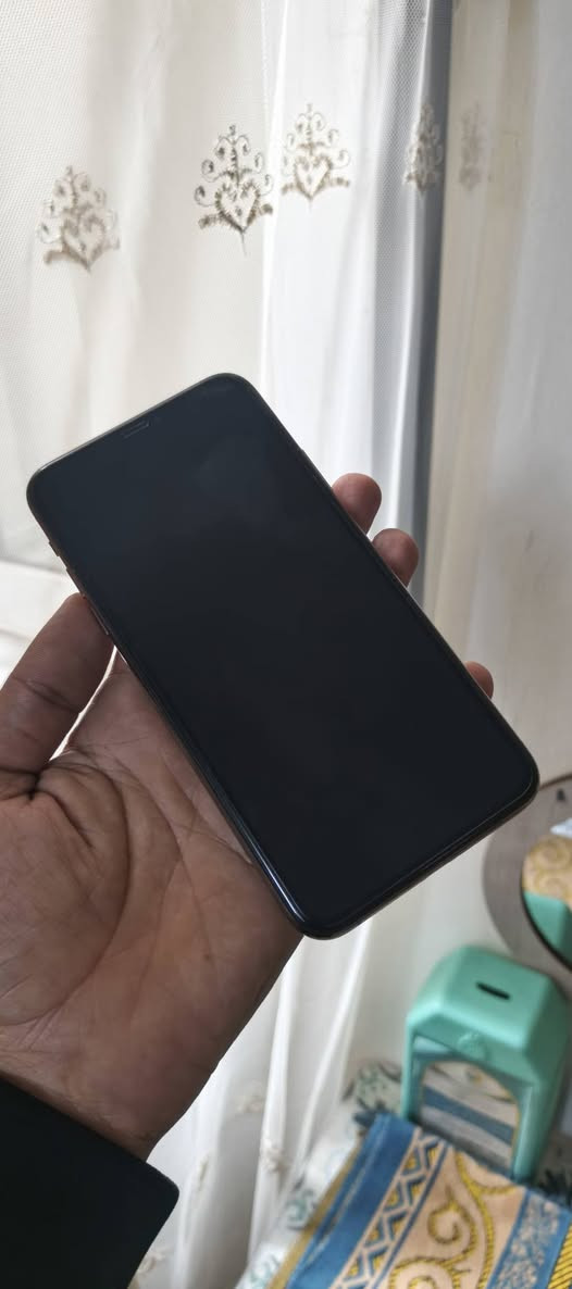 السلام عليكم
ايفون 11 برو ماكس 
فول نظافه
بي نقطة بل الشاشة مثل ما واضح بل الصورة
ذاكره 64 
بطاريه 76
دبل سيم كارت
بدون غراض
السعر 250 ألف 
مكاني بغداد
***********
