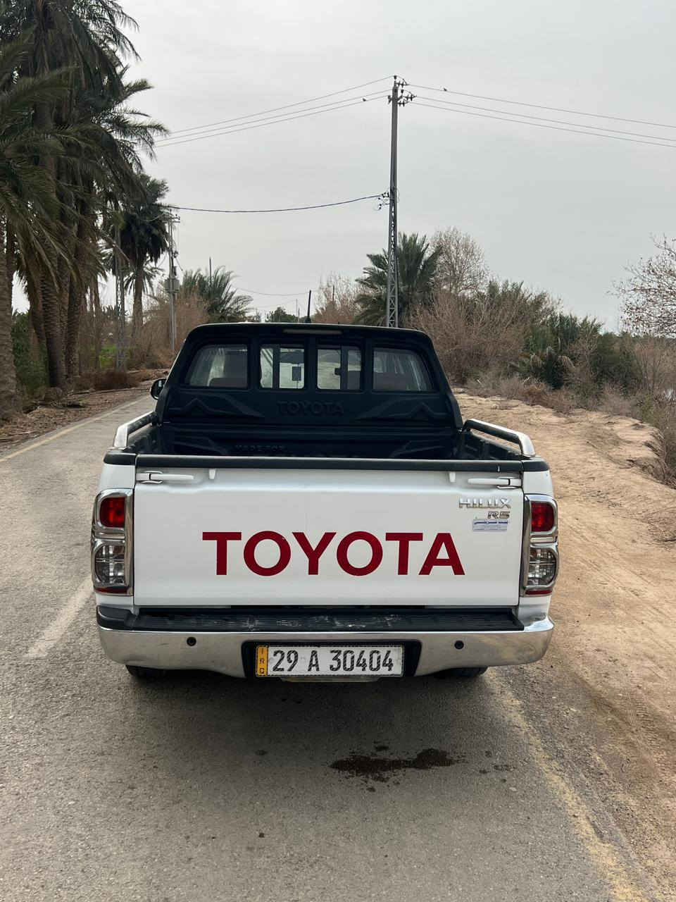 السلام عليكم للبيع هايلوكس 2014 رقم واسط سيارة جديده حيل ماشيه 130 حقيقي كير مكينه اكسل شرط برقي ممفتوح بيهن كشر كفاله عام ماعده اشويه بارد بين الجاملق والباب العبري ما مبينات كير اوتوماتيك 
مكان السياره واسط قضاء الموفقيه 
***********
