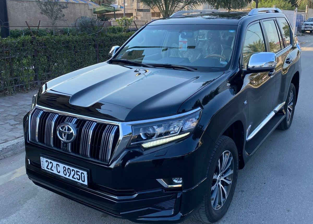 برادو 2023 مواصفات VX باب اول فول 1/1 
ضمان شركة ساز تويوتا العراق 
السيارة رقم اربيل باسم شركة ساز شرط التحويل سنوية نافذة 2028 
السيارة جديدة ماشية 33000كم حقيقي ومسجلة بالشركة وكل صيانتها بالشركة من الزيرو لحد الان ووين ميعجبك افحص
السيارة كفالة عامة من الصبغ والفتح والتبديل والبارد والحالوب وكير ومكينة وكلشي كفالة
فول مواصفات 1/1
بصمة وتشغيل عن بعد كراسي كهرباء وتبريد كشنات اربع كاميرات ستيرن كهرباء شفتات كير بالستيرن دبل ماوس  مري شفط دوسات ضوئية كراسي الخلفية كهرباء داخل صاج مراة وسطية عاكسة للضوء انارة داخلية محيطية حساس تاير وباقي المواصفات المعروفة
غراضها كاملة وياها كتلوكات ودفتر الضمان وعدة وطفاية وارضيات اصلية وبصمة ثانية 
مكان السيارة بغداد 

تليفون ***********
