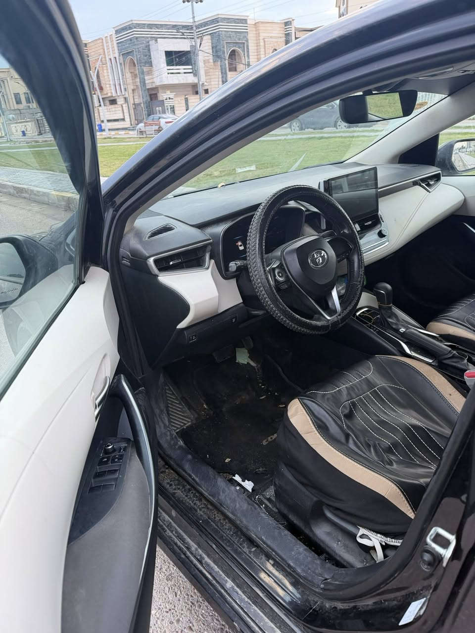 كورلا ٢٠٢٢ ساز خليجي مكفوله لا صبغ ولا حادث  بانزين فول مواصفات ماعدا الفتحه
السياره بصمه دخول ذكي مري شفط تبريد قطعتين منضومه زينون عالي وناصي داخل جلد ابيض ملكي والكشنات مغلفه جلد تلبيس السياره نضيفه بمعنى الكلمه مال جنيه السعر ١٦٠ وبيه مجال بسيط حك الجيه ماشيه ١١٤ كيلو 
العنوان الفلوجة 
***********
