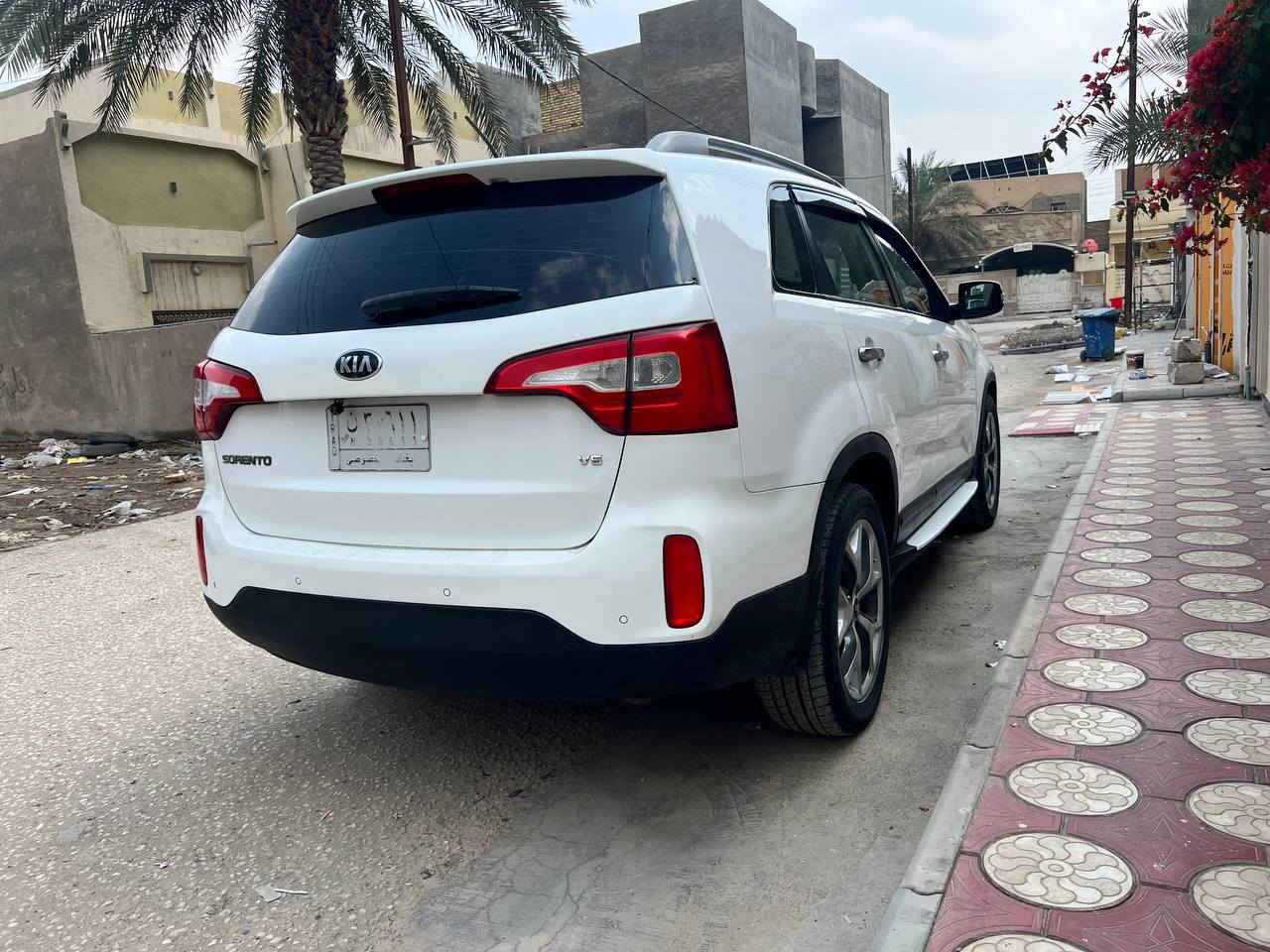 السلام عليكم 
سورنتو خليجي 2015 باسمي 
محرك 6 رقم بغداد 
سبعه راكب وبصمه وكشنات كهرباء 
سونار داخل المنشور 
السعر 175
مكاني بابل
الاتصال ***********
