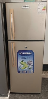 ثلاجة ١٠ قدم • مستعملة اسبوع • هونداي اصلية