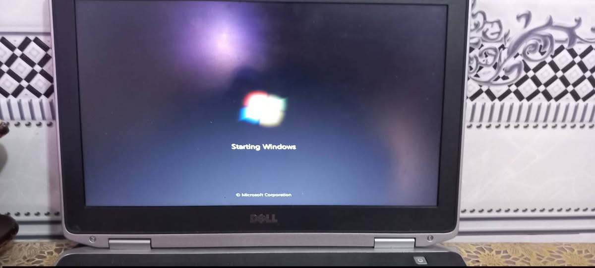 عندي لاب توب ( دل ) جديده للبيع  مع ملحقاته كامله جنطة باد ماوس رقمي واتساب ***********
