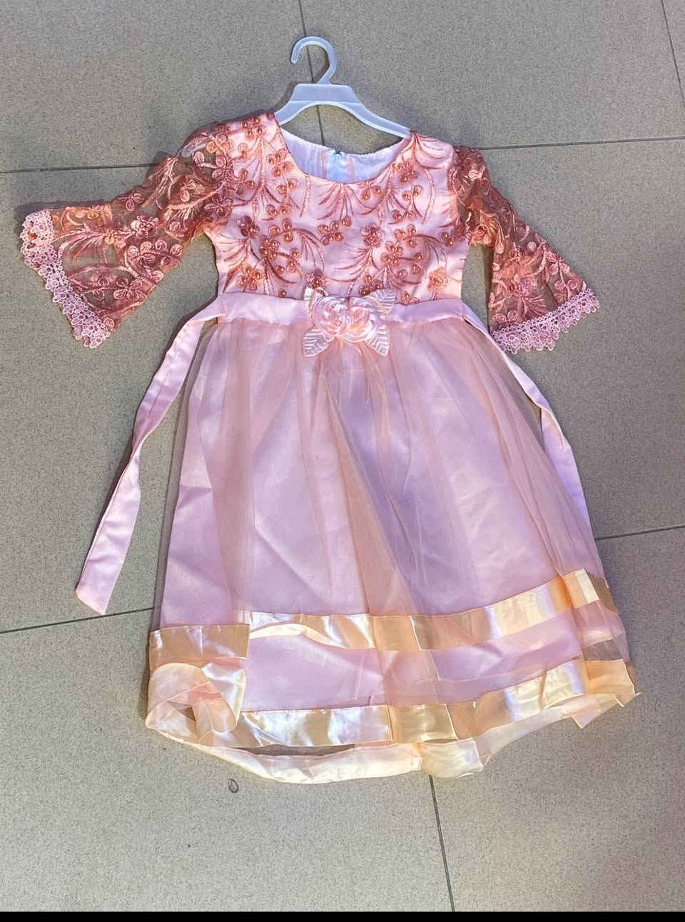 من ازياء پولو
فستان عرايس
يلبس من 5 سنوات......... لحد 12 سنه
العنوان طوز خورماتو سوق الكبير


**إذا كنت صاحب هذا الإعلان وتريد حذفه لأي سبب، رجاءا أرسل رسالة إلى الدعم الفني**