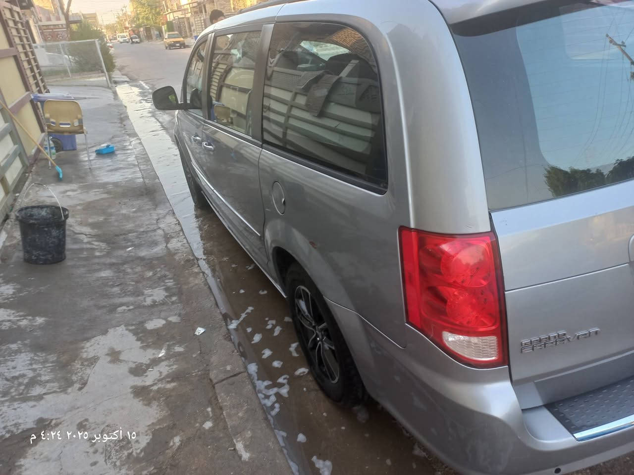 السلام عليكم للبيع دوج كرفان ١٦مكفولة من الصبغ والبارد عدى الدعاميات بيهن صبغ السعر ١٧٥ورقة وبيهة مجال بسيط RTرقم بغداد انكليزي جاهزة من كلشي بيهة شخط بسيط باب السائق ماشية ٦٥الف ميل حقيقي استخدام شخصي العنوان حي التراث تقاطع الدرويش ***********
