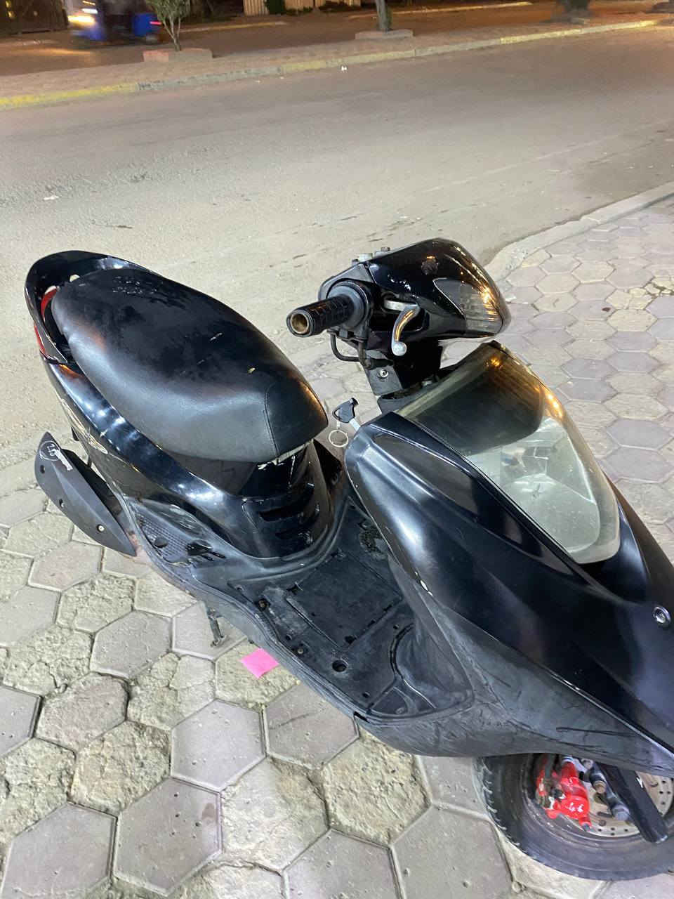 بريز نوزل
مديل 2010 رمبة صار شهر نازلة
مكينة مامفتوحة ناعمة مكفولة
شلعة ومعدل دراجة 
نكرة سلف بكل وقت
دراجة كفالة كفر ومكينة
بيها نواقص بسيطة واير كيلو متر وكتف إشارة
سعرها 850 وبيها مجال بسيط
مكاني بغداد الغزالية شارع الضغط
***********
