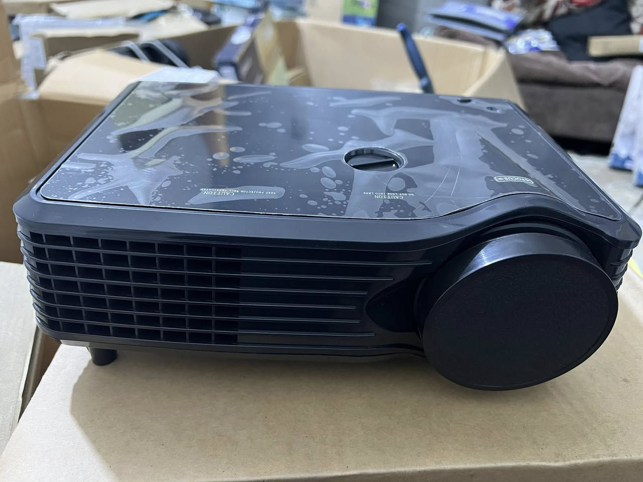 ااسلام عليكم شباب متوفر 4 اجهزه داتا شو مختلفه كل نوع وسعره خلي سعر بالي يرضي الله والسعر الي يفيدني بالعافيه عليه 
*********** 
والخاص مفتوح 
مواصفاتهن ماعندي علم بيهن 
توصيل متوفر
