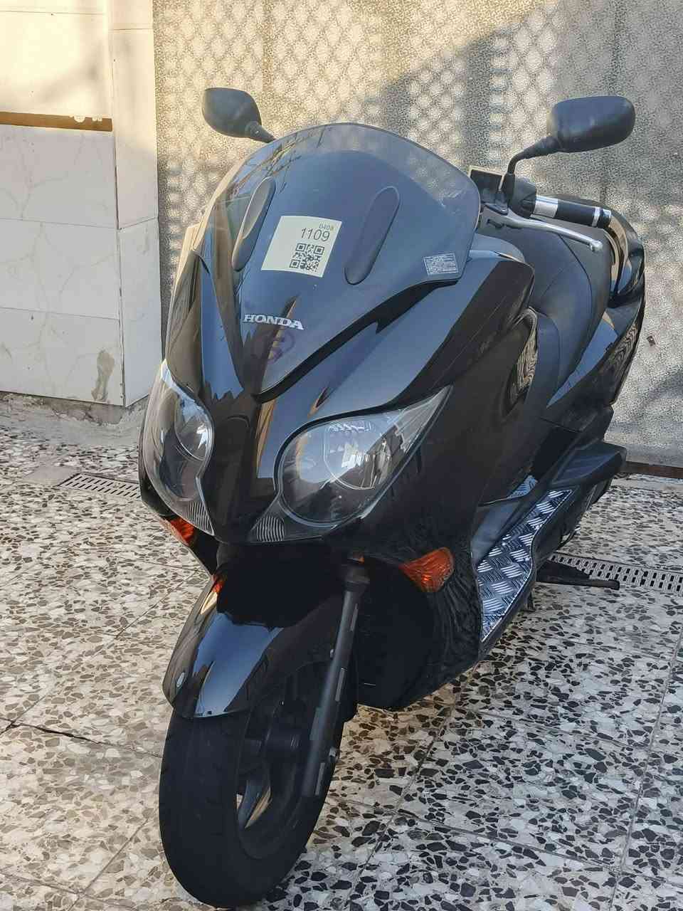 سلام عليكم ( فورزه 0\ 10 ) 
مواصفات 7 كير 4 تحويلات 
مكينه كلجات مكفولة كفاله عامه
لون أسود ملكي + دوسات جكر نيكل
بك لايت كرستال + لايت زنون 
كلوب جنطه+ ستان حساس 
دشبول كاربون فايبر + ماشيه 46الف
سكن بغداد حي النصر ***********
