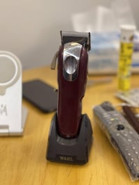 مكينة خياطة • نظيف • مع قاعدة