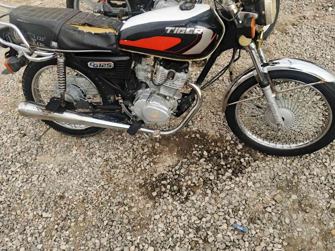 دراجتين للبيع مكفولات
تايكر موديل 21 أوراق محرك مكفول كهربائيات شغاله السعر 425 وبيه مجال 

سافان موديل 20 أوراق اصولي 6 محرك مكفول كهربائيات شغاله نقص شخاطه مال سلف السعر 450 وبيه مجال 

العنوان واسط العزيزيه ***********
