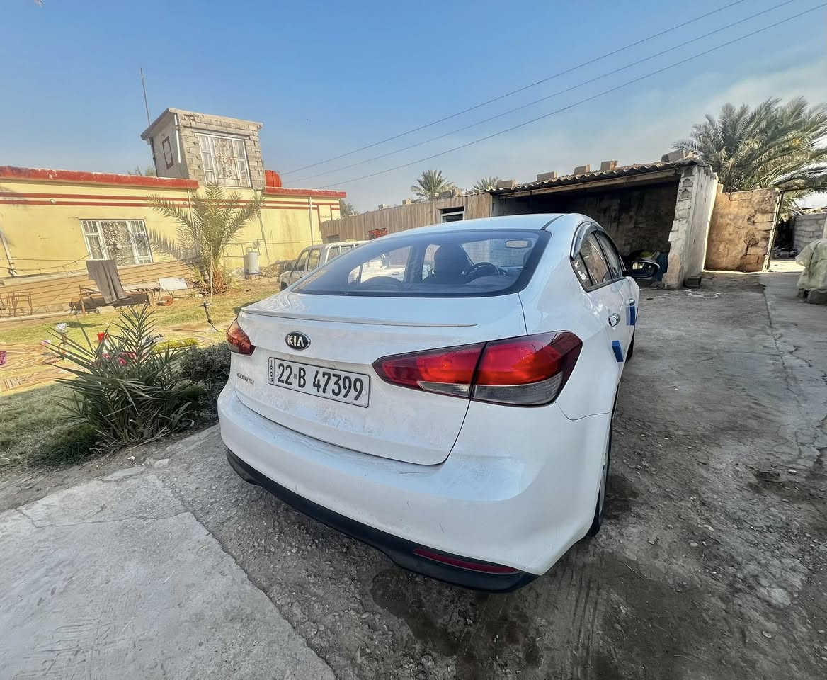 سيراتو موديل 2017
مكينه1600 كفاله عامه 
يوجد سونار 
تخم تاير صدر امامي وخلفي جديد 
رقم أربيل. جديد 
واسط زبيديه 
السعر بلاش للطيبين 
***********
