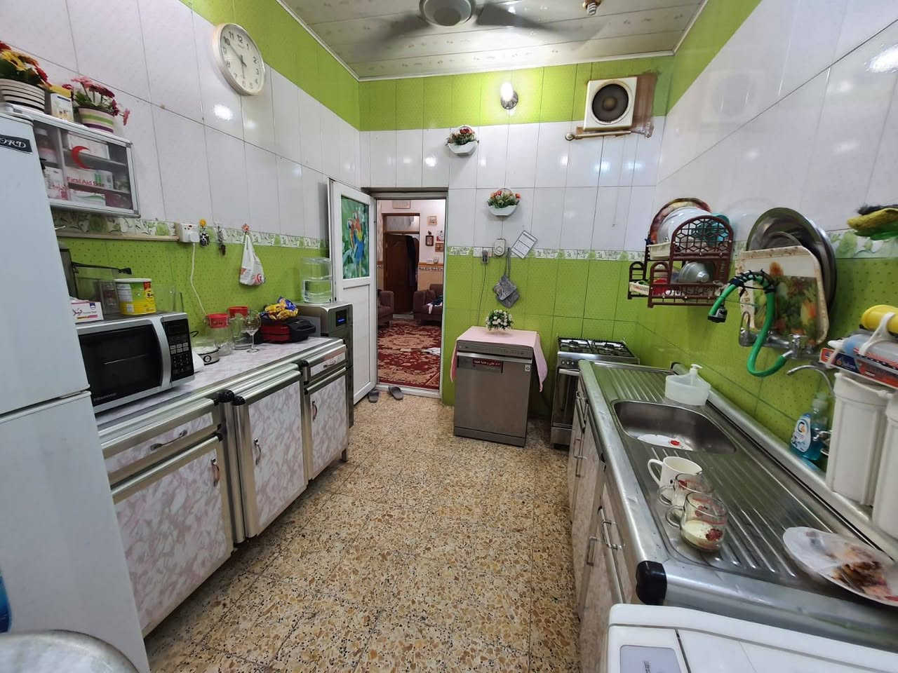 100م للبيع حي السلام طابق واحد
 نضيف صب خلف اسواق دارك
 موقع ممتاز السعر 175مليون
 مع مجال ***********
