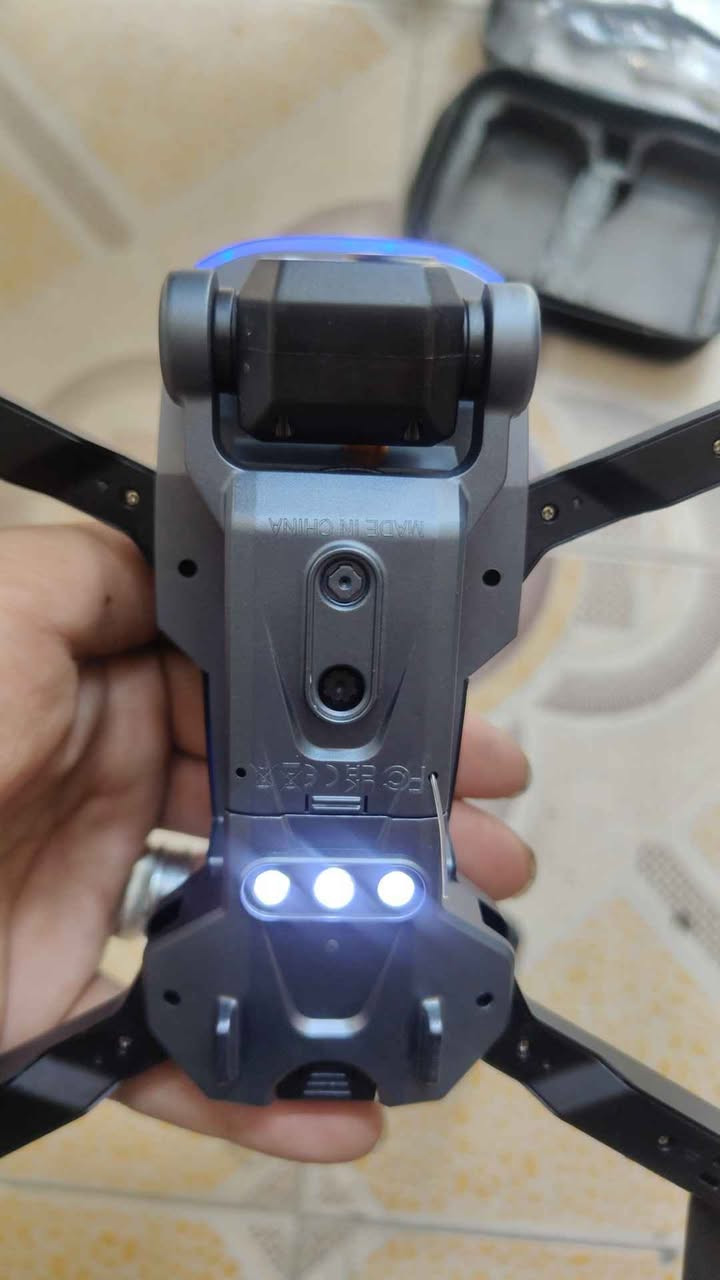 هذه الطائرة بدون طيار هي طراز L600 Pro Max، المصممة للتصوير الجوي الاحترافي.تتميز الطائرة بكاميرا 4K عالية الدقة مع تقنية تثبيت ثنائية المحور (Gimbal) لضمان استقرار اللقطات.تحتوي على نظام تجنب العوائق بزاوية 360 درجة، مما يزيد من سلامة الطيران.توفر تقنية 5G WiFi FPV لنقل الصور والفيديو مباشرة إلى هاتفك الذكي بمدى يصل إلى 1000 متر الرمادي, الأنبار


**إذا كنت صاحب هذا الإعلان وتريد حذفه لأي سبب، رجاءا أرسل رسالة إلى الدعم الفني**