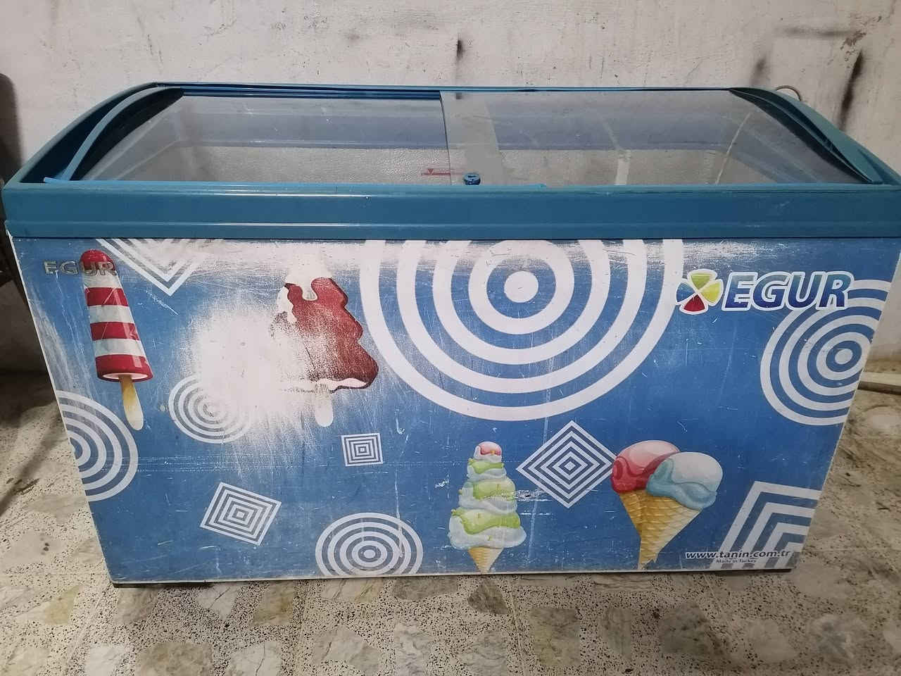 مجمدة للبيع تشتغل بس ما بيهة تجميد ماطورهة ضخم ***********
