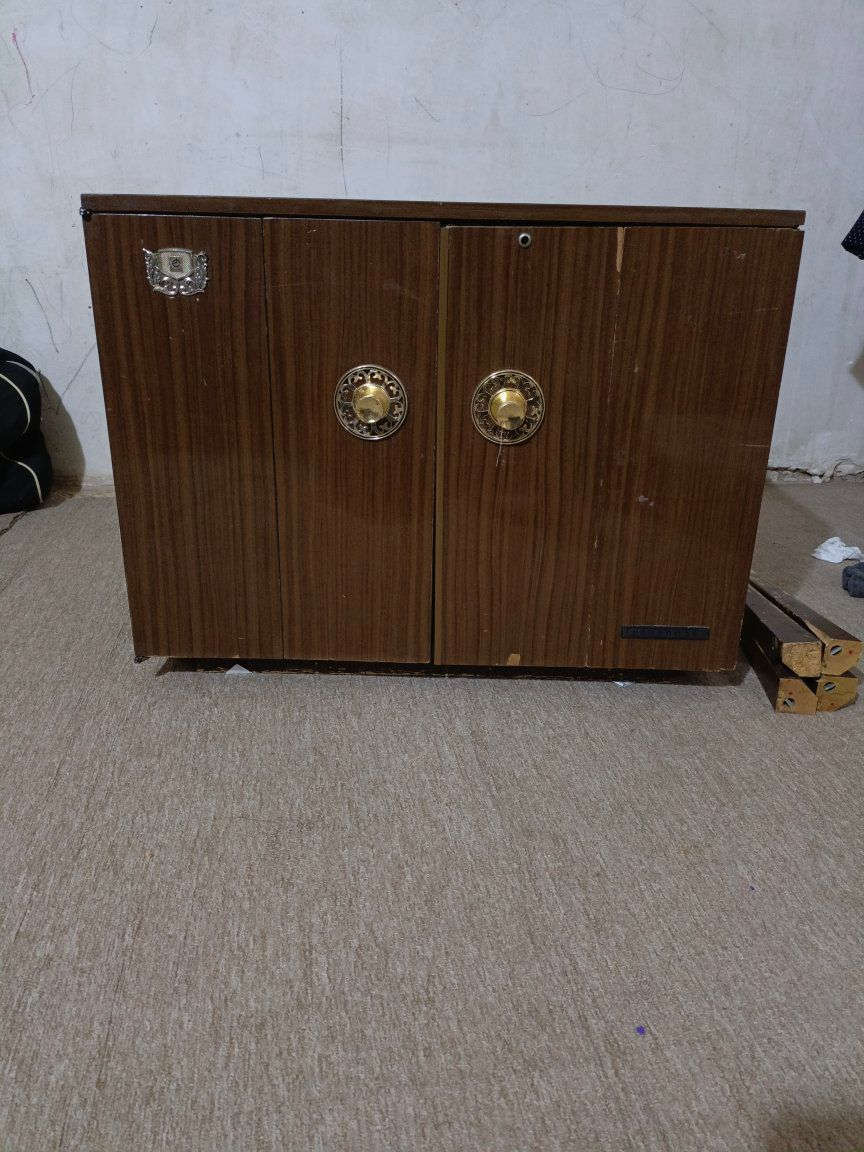 تلفزيون عاطل السعر100الف توصيل بس داخل الموصل فقط للاستفسار الاتصال على الرقم ***********
