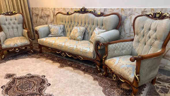 تخم تركي ملكي خشب زان عشر مقاعد نظيف بدون ضرر السعر ٧٥٠ مكانه المنصور *********** بغداد
