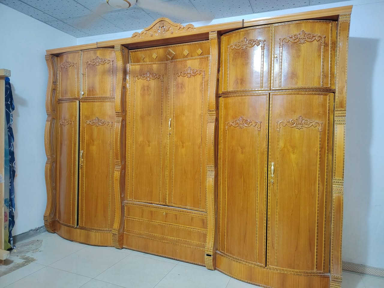 كنتور مع ميز تواليت خوات  تسكام درجه اوله الكنتور 6 ابواب دور طابقين نظيف وجاهز اخو الجديد السعر 250 مع الميز تواليت وذا الكنتور وحده 225 والاسعار بيه مجال المكان نجف حي العسكري كبل شارع السبسيس قرب السوق المحضر للستفسار *********** واتساب
