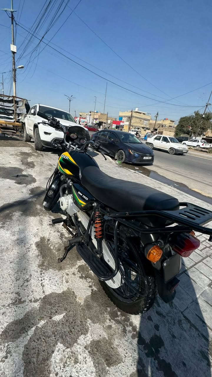 السلام عليكم
بوكسر كلاسيك موديل 2022
نظيفه كلش ماناقصها اي شي 
اوراق كاملة اصليات
وياها واقيات وجنطة جبيرة ودرع ابو الجيوب واستاند تلفون وجامة ومرايات
لمكان بغداد الشعب 
***********
