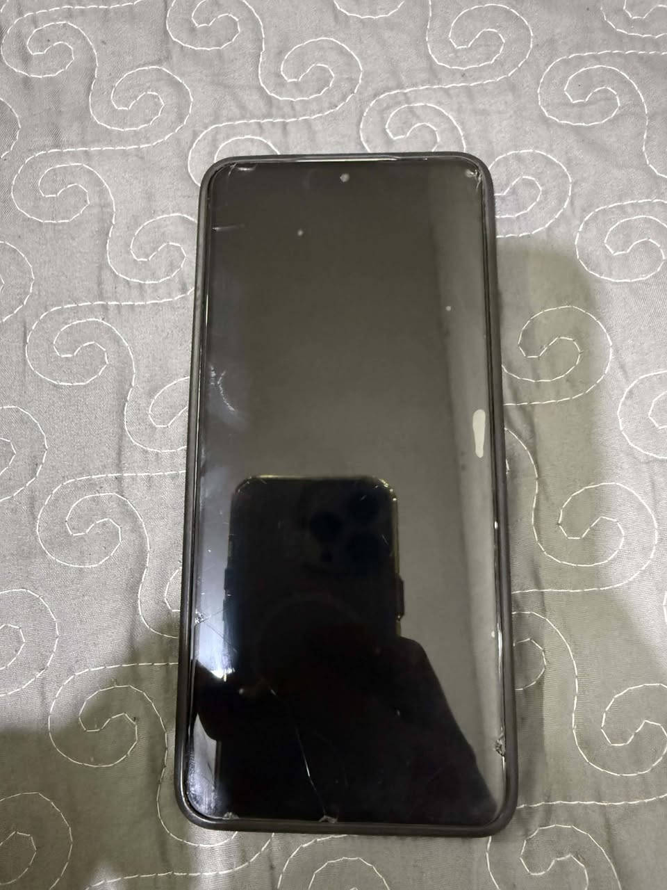 سلام عليكم
بوكو x6pro .

ذاكره 512 .

عشوائيه 12 .

جهاز بوبجي 120 فريم .

نضافه 80% 

ملاحضه .الجهاز الكامره واكفه الاماميه.

والخلفيه جهاز تاخذه مال الالعاب .

خير من الله بل الألعاب .

سعره الجهاز  .130الف .

رقم التواصل *********** .

العنوان الزعفرانيه شارع المحد ..
