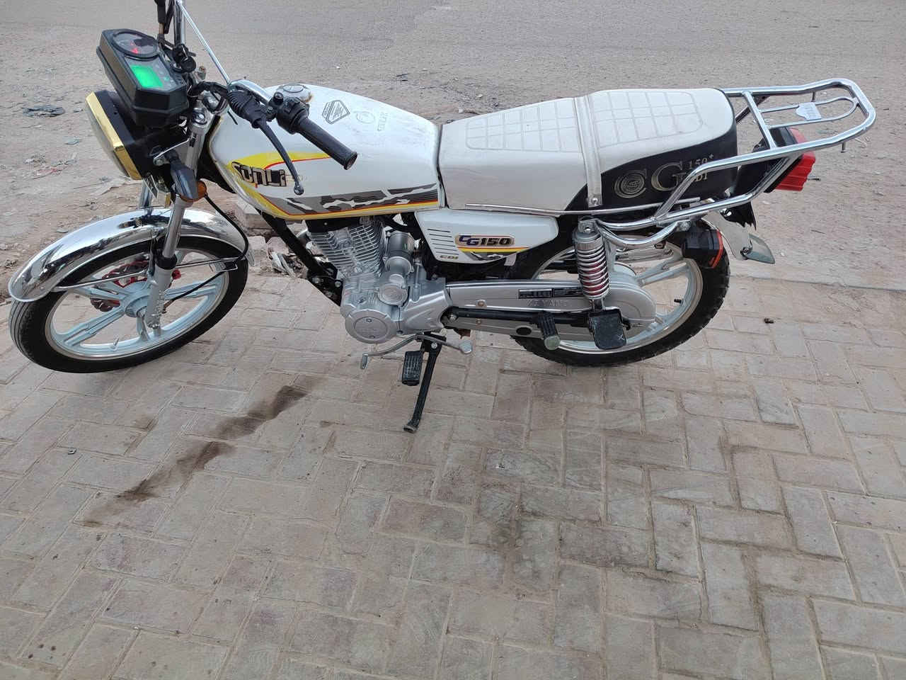 دراجه خمسه كير للبيع ما مفتوحه أوراق اصولي وكيله بل خان ابن عنجور مكان نجف حي الأنصار سعر ٨٥٠ او بيه مجال موبايل ***********
