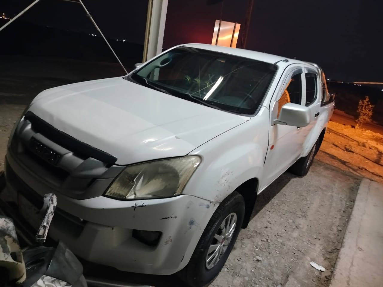 السلام عليكم سياره ازوزه للبيع موديل ٢٠١٣ مكينه استاركس مسكر السعر٨٥ وبيها مجال ترهم مراوس للاتصال ***********
