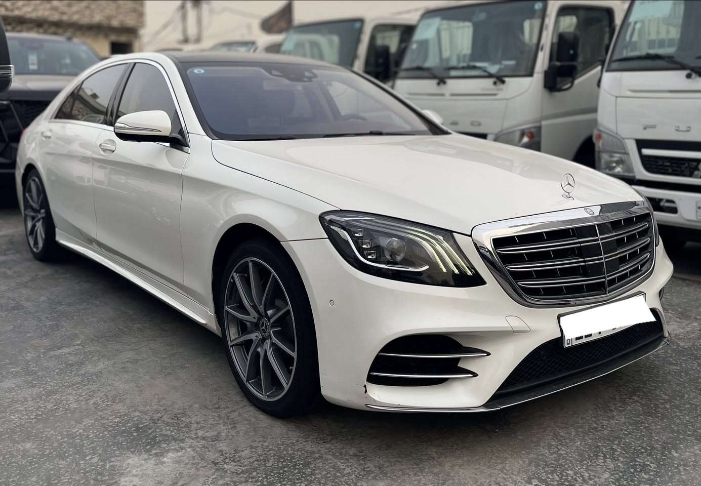 #للبـيــبــع مارسيدس اس كلاس S560

#مــوديــل / 2018 

#الـمـنـشـأ / خليجي وكالة خمس افصوص

#الـعــــداد الـمـسـافــة / 67.000 الف كليو

#داخــل / قرميدي اصلي دزاينو 

_________________________

بانورما . ابواب شفط . نظام راس دجاجة . ناظور ليلي . خمس بردات . لايتات اليدي . حساسات خلفي وأمامي . كشنات مساج . داخل ثلاجة خلفية . كشنات تبريد تدفئة . سقف كنتارا . 

_________________________

العنوان / بغداد معارض النهضة 

الهاتف / *********** حيدر الكرادي
