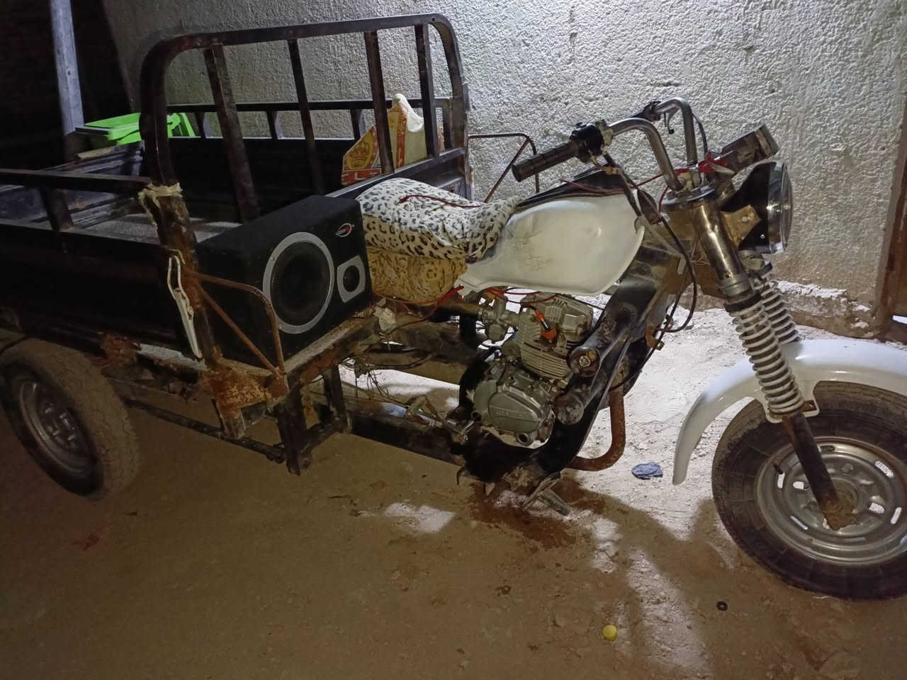 ستوته للبيع كلك جاهزه شغل واطلع اوراقها موجوده بس شاصيها مجروخ السعر 700 قفل
الرقم ***********
