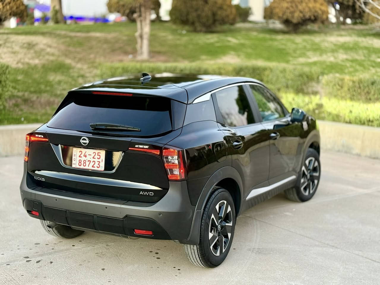 نيسان كيكس SV AWD 2025
 • الموديل: 2025
 • الفئة: SV AWD (دبل اكسل)
 • اللون: أسود
 • عداد المسافة: 4000 الف ميل
 • المحرك: 4 سلندر – 2.0 لتر

الضرر:
 • بدون صبغ (فقط مكان صغير تعديل PDR موضح بالصور)
 • رصعه  بالسقف أثناء النقل
السعر :17900 $(179 $) (قابل للتفاوض شي بسيط بعد المعاينه فقط)

الرقم: بدون رقم – يترقم في المحافظات الشمالية (كلفة الرقم 1600 $ على المشتري)

رقم الشاصي : 3N8AP6CB3SL321721
المواصفات:
 • نظام الدفع الرباعي AWD
 • بصمة أبواب
 • بصمة تشغيل
 • شاشة كبيرة (ستايل آيباد)
       ٠ شاحن واير ليس
       • كامره أمامية
       ٠ كامره خلفيه
       • حساسات خلفيه
 • رادار أمامي (تحديد المسار)
 • رادار جانبي (النقاط العمياء)
 • رادار خلفي (تحذير من الاصطدام)
 • هاند بريك إلكتروني
‏ • AUTO HOLD
‏ • AUTO START
‏ • AUTO STOP
 • أوضاع قيادة:
 • ECO
 • NORMAL
 • SPORT
 • تحكمات على المقود
 والعديد من الإضافات الاخرى 

للأستفسار : (***********) اتصال او وتس او فايبر
 موقع السياره : أربيل

كردي
Nissan KIKAS SV AWD 2025

ماوەی ڕۆیشتن : 3000 ميل

پستۆن: 4 پستۆن 
بزوێنەر: 2.0 CC
 نرخ : 179 $
 بۆیاغ: بێ بۆیاخ
رقم الشاصي : 3N8AP6CB3SL321721
کامێرەی دواوە  - گەرمکەرەوەی کوشن - بەسمە - بالیفی دەست - دیاریکردنی خێرای - شاشە - ئاوێنەی رادار - سیستەمی کلیلی زیرەک - سستەمی ئایفۆن  -
تلفون: ***********
