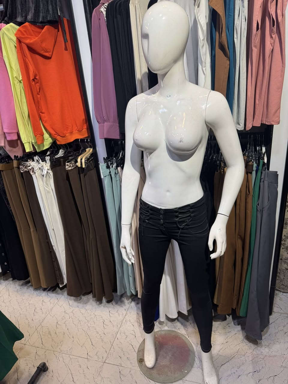 ملكان كرستال الاصلي 
عدد 2 
سعر القطعه 30 الف 
مابيه اي ضرر فقط شخوط 
للاستفسار 
الاتصال على الرقم 
*********** 
متوفر توصيل
