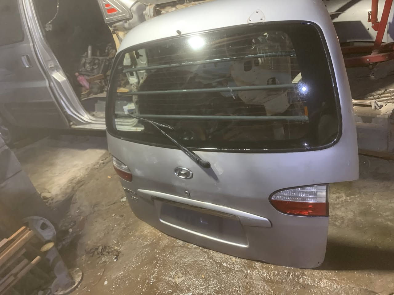 باب صندوك للبيت جديد مابي اي نقص رايده 250 وبي مجال قليل العنوان ابو الخصيب للتواصل ***********
