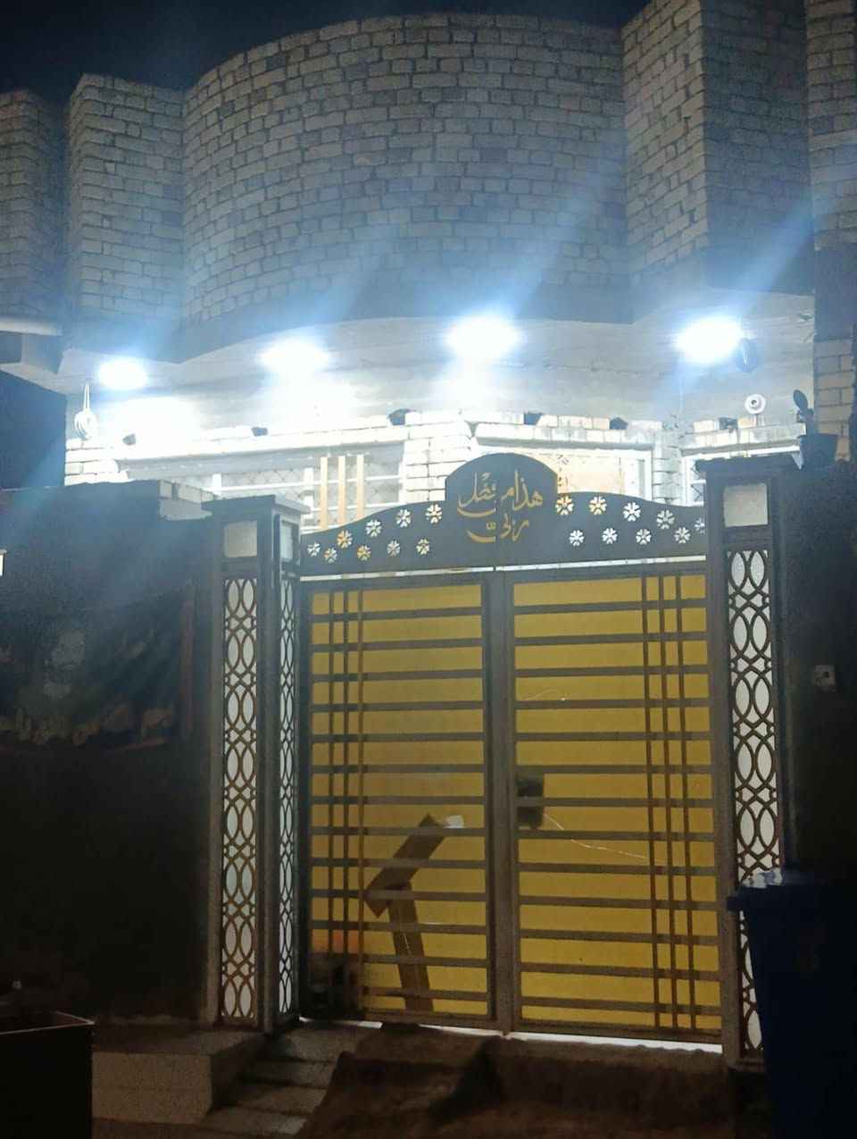 السلام عليكم دار للبيع طابو صرف مطلوب إسكان 16 مليون مساحه 100م حي الغدير الثانيه مقابيل الصحفين بناء حديث قاط ثاني عوزه دبلين طابوق للاستفسار الاتصال ع رقم ***********
