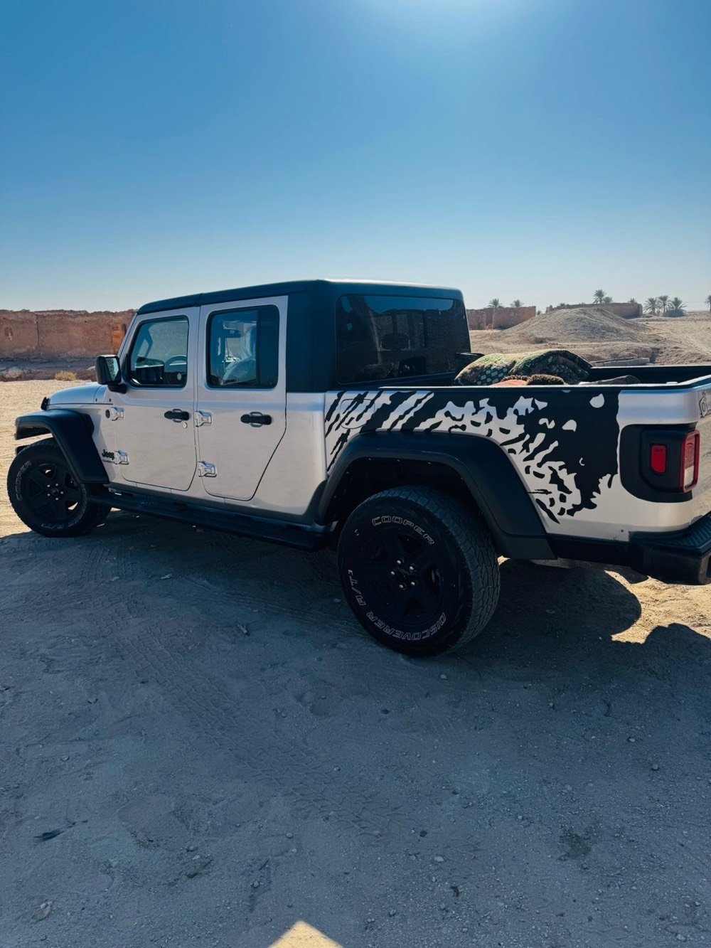 JEEP GLADIATOR
الموديل:2022
حجم المحرك:V6 3600
وارد امريكي حادثها فقط الدعامية الامامية بدون ايرباك وبدون دواخل 
رقم بغداد وتحويل مباشر 
السيارة جديدة بمعنى الكلمة 
السعر: 290 وبيها مجال
للاستفسار الاتصال على الرقم 
***********