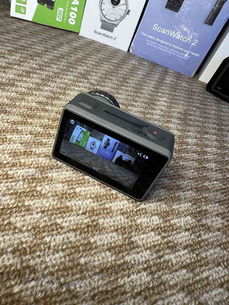 تُعد كاميرا DJI Osmo Action (AC001) (الإصدار الأول) كاميرا حركة قوية، تتميز بشاشتين ملونتين (أمامية وخلفية)، ودقة تصوير 4K/60fps، ومستشعر CMOS مقاس 1/2.3
 بوصة بدقة 12 ميجابكسل، مع تثبيت فيديو RockSteady وتقنية HDR، ومقاومة للماء حتى عمق 11 مترًا بدون حافظة. قطعه مستخدمه بدون ملحقات فقط رام اصلي وياه السعر مناسب 175 الف فقط ***********
