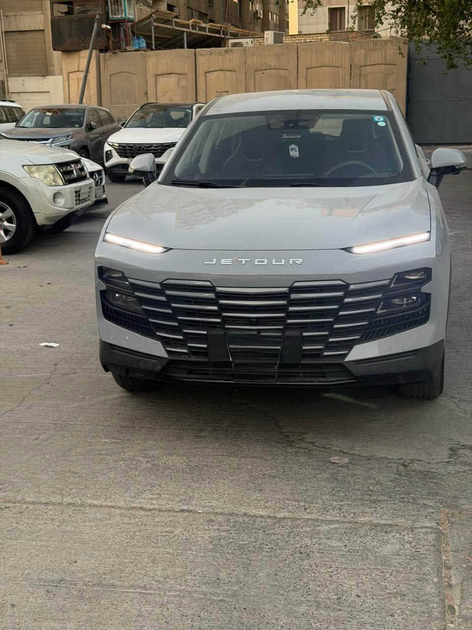 جيتور داشنك على وضع الشركه كونفورت
ماشيه ٦٠٠٠بعدها على وضع الشركه جديده
مواصفات الكونفورت الاعتياديه
السياره بيه ارضيات حوضيه كامله مع الصندوك
مكان السياره بغداد مجمع الصالحيه 
مقابل مجلس محافظة بغداد
السعر ٢٤٣٠٠ قابل للتفاوض
للاستفسار 
م عدي ***********
