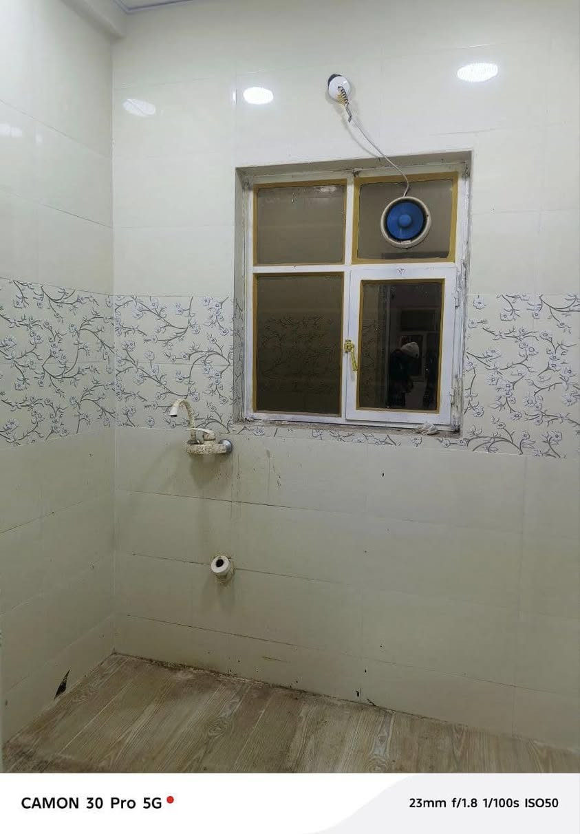 #للايجار
شقه حديثه في ياسين خريبط شارع السناتر موقع سكني مميز  طابق اول تحتوي على غرفتين صاله مطبخ صحيات السعر 650
***********
المهيمن للاستثمار العقاري
