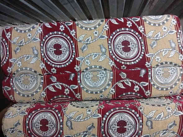 سلام عليكم ديوان أرضي نضيف استعمال قليل سبع دواشك واثنين زاويه و تجوات الدواشك جرجف و بداخله شلته للتواصل مع الواتس ***********
