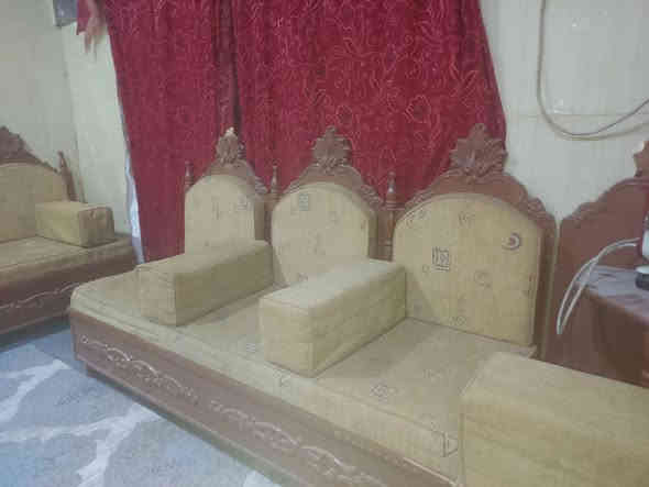 ديوان للبيع 9قطع مستعمل نضيف السعر 600 وبيهه مجال ***********وبي واتساب . البصرة
