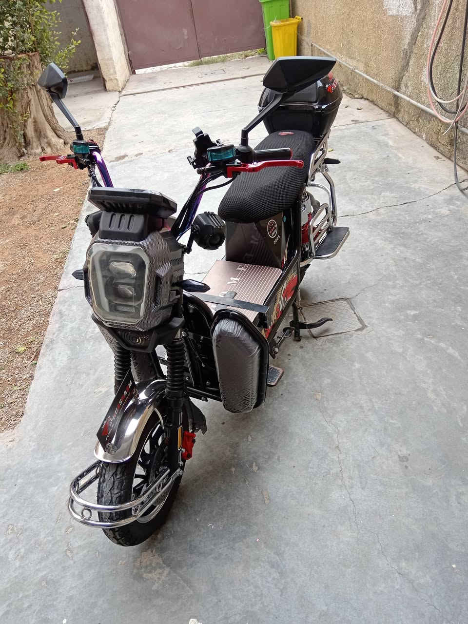 سلام عليكم هيوشه البيع جديد ٢٠٢٥سعره ٦٠٠مكانه جمعيه ***********
