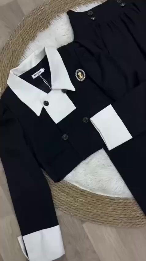 خاص لاميراتنا الحلوات 

وصل الجمال وترند الموسم 😍♥️

الالوان كما معروض 🎨 وردي اسود 

طقم قطعتين تنورة الخامة ايروبين ايطالي 

قياسات ٣٨-٤٨


**إذا كنت صاحب هذا الإعلان وتريد حذفه لأي سبب، رجاءا أرسل رسالة إلى الدعم الفني**