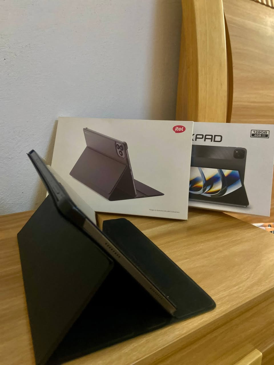 للبيع تابلت Infinix XPAD
سعة 128GB / رام 4GB
استخدام نظيف وخفيف، مناسب للدراسة والشغل والتصفح والأفلام.
وياه الكارتون والكفر.

بيه ضرر بسيط جدًا بكفر الشاشة مثل موضح بالصور وما يأثر ع الاستخدام أبد.

وي الهدايا:

كفر للتابلت
شاحن
كيبل
سماعات هدية 🎁

السعر 200 ألف وبيه مجال بسيط للجادين


**إذا كنت صاحب هذا الإعلان وتريد حذفه لأي سبب، رجاءا أرسل رسالة إلى الدعم الفني**