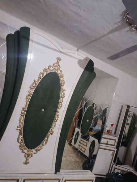 غرفة نوم تركي 
غرفة نوم  — شبه جديدة 
 الموقع: بغداد – الدورة / حي اسيا سلايــت
للبيع غرفة نوم راقية 9 قطع بحالة شبه جديدة، استعمال قليل جداً، نظيفة ومتعوب عليها، جاهزة 
 تصميم حديث ولوناته تهدي النفس، مناسب لكل الديكورات
المواصفات:
الخشب قوي وثقيل
النقشات ديزاين حديث
كل القطع نظيفة وما بيها أي ضرر
استعمال خفيف مثل الجديد
السعر مناسب 
✔️ شراي فقط يدخل الخاص
✔️ للاستفسار*********** 

ملاحظة:
إذا عدك أثاث غرف — بيع / شراء — راسل خاص، مندوب مبيعات وشراي داخل بغداد فقط.
