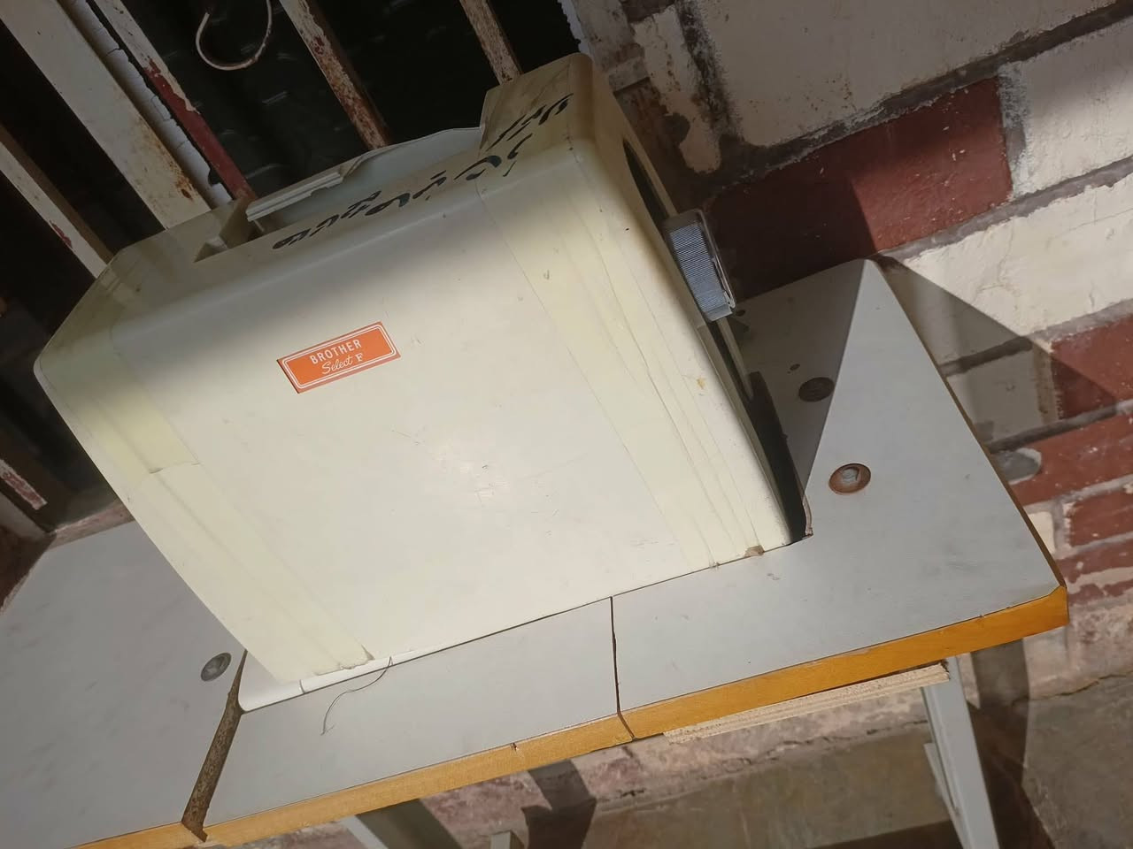 اسلام عليكم يوجد مكينه خياطه للبيع شغاله بل شرط السعر 175الف وبيها مجال للاستفسار الاتصال على الرقم *********** العنوان كركوك الحويجه قريه شريعه
