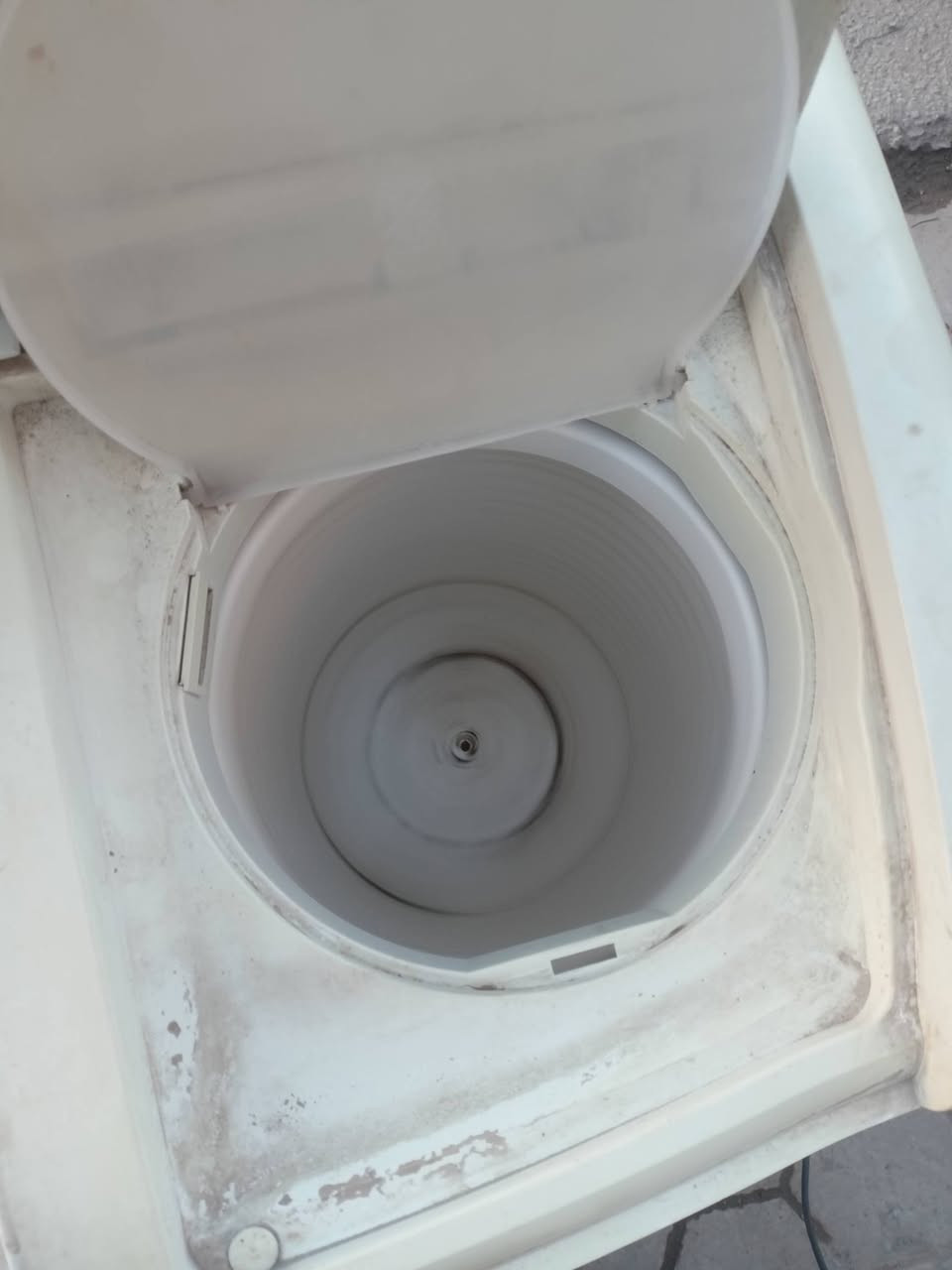 غساله برفاب ايراني حوضين شغاله تجفيف وغسل مابيه اي خلل شرط على فحص 
سعره 70 وبيه مجال 
عنوان حي السلام شارع الباديات 
رقم الهاتف ***********
