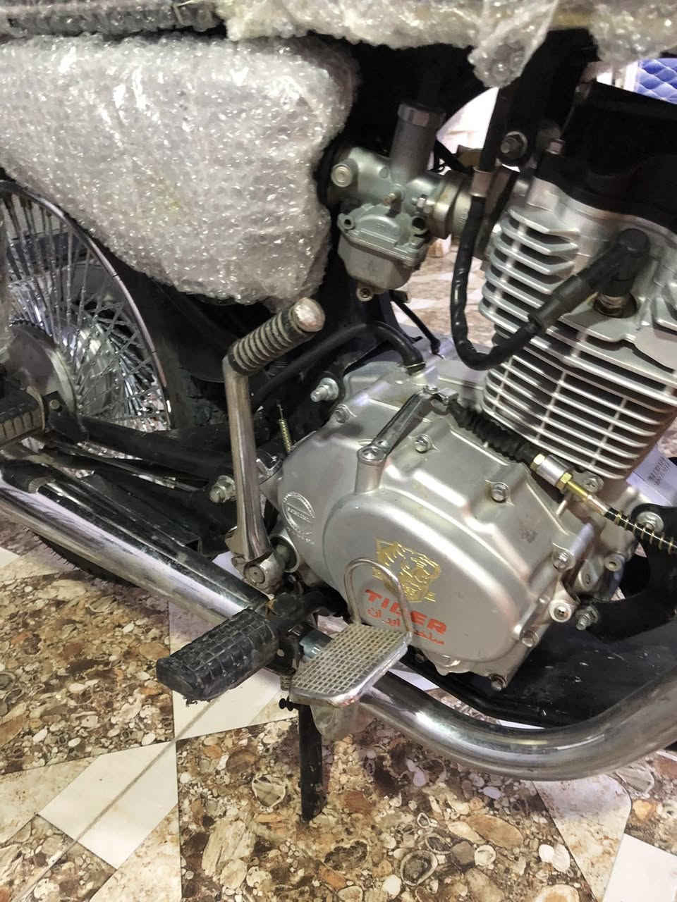 سلام 🙋 دراجه تايكر نشط فول محوك ما مفتوح وياله جدد تيراتً جدد دراجه جانت متروكه دراجه ايعيب ما بي سعره 430 دراجه بس يحتاجلهً سايق


**إذا كنت صاحب هذا الإعلان وتريد حذفه لأي سبب، رجاءا أرسل رسالة إلى الدعم الفني**