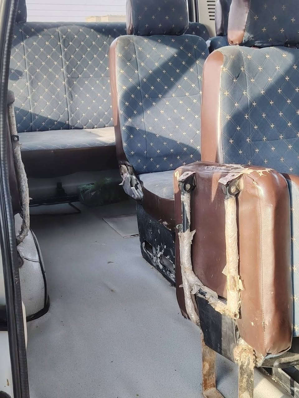 من رخصت الادمن السلام عليكم فوتو الوان للبيع موديل 2015سياره كفاله عامه رقم بغداد جديد نكليزي  تايرات جدد حداديه نضيفه كل نقص مابيهه الستفسار الانتصال ع صاحب رقم اني مكلف بل منشور هاذ رقم صاحب السياره ***********
