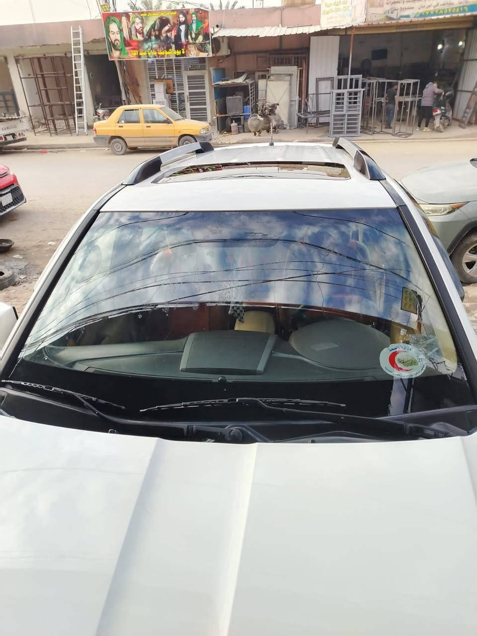 كيا موهافي 2015 للبيع
مواصفاتها 
فتحة 
حساسات اماميه خلفيه
كامرة خلفية 
دفع رباعي 
ثلاجة
اني شادلها لايتات زنون اصلي 
وشاشة نوعية اصلية 
ماشية 118 الف
مكفولة من كلشي عدة باب الجنطة بي صبغ والباقي كفاله عامة
رقم بغداد بأسمي 
سعرها 190 وبيها مجال 
مكاني بغداد الشعب 
رقمي ‏‪***********‬‏
***********
