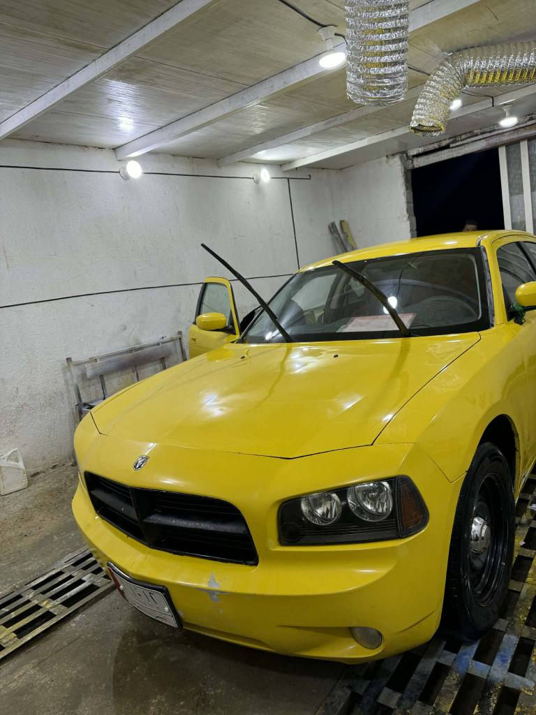 سلام عليكم ورحمة الله سيارة شارجر موديل 9سيارة ممبدل شي بية وممفتوح بية باب ولا جنطة وكير ومكينة وضفيرة وتخم تاير وحدادية توني مشتغلة وتعبان علية بية ضربة بجاملق الايمن فقط سعر سيارة 105 رقم التلفون ***********
