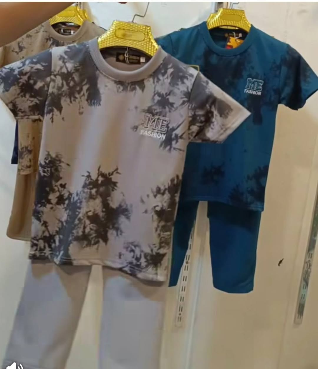 من ازياء پولو
طقم ولادي
يلبس من عمر 5 سنوات........ لحد 15 سنه
العنوان طوز خورماتو سوق الكبير


**إذا كنت صاحب هذا الإعلان وتريد حذفه لأي سبب، رجاءا أرسل رسالة إلى الدعم الفني**