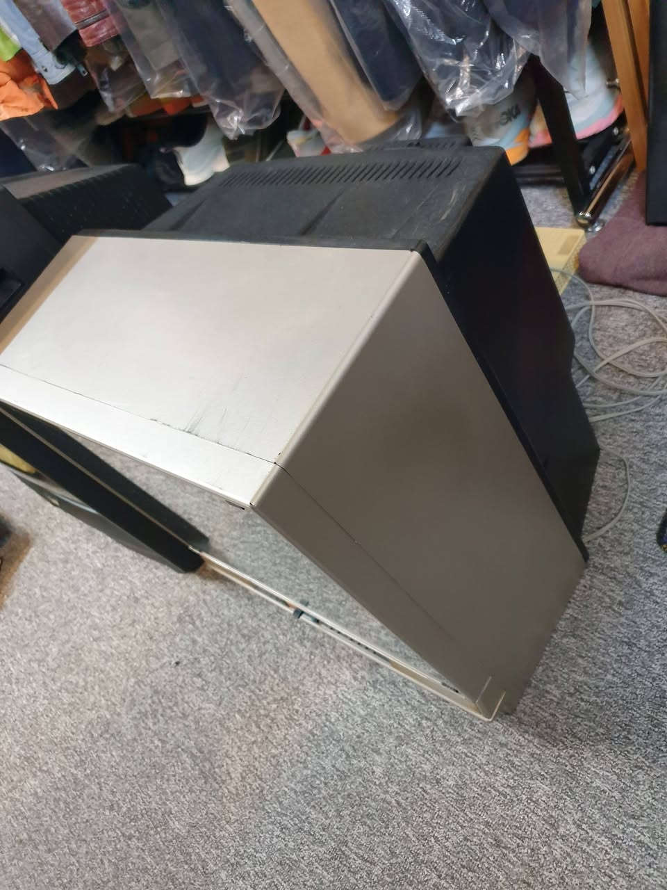 تلفزيون جينرال نظيف جدا صنع في اليابان  بي مشكله تشتغل الشاشه وراها تصير سودة الي يفيدة يخلي سعر معقول وبالعافية ***********
